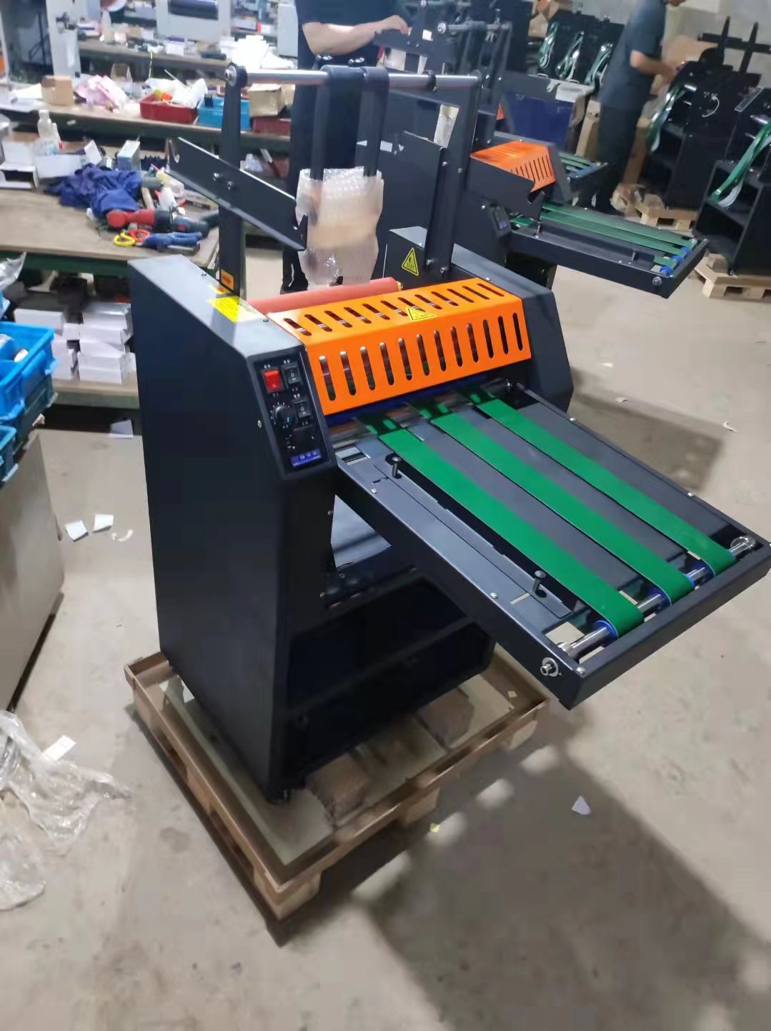 2 A3 A4 آلة الترقق الساخنة وال - مراجعة Laminator Cold Roll وسعره